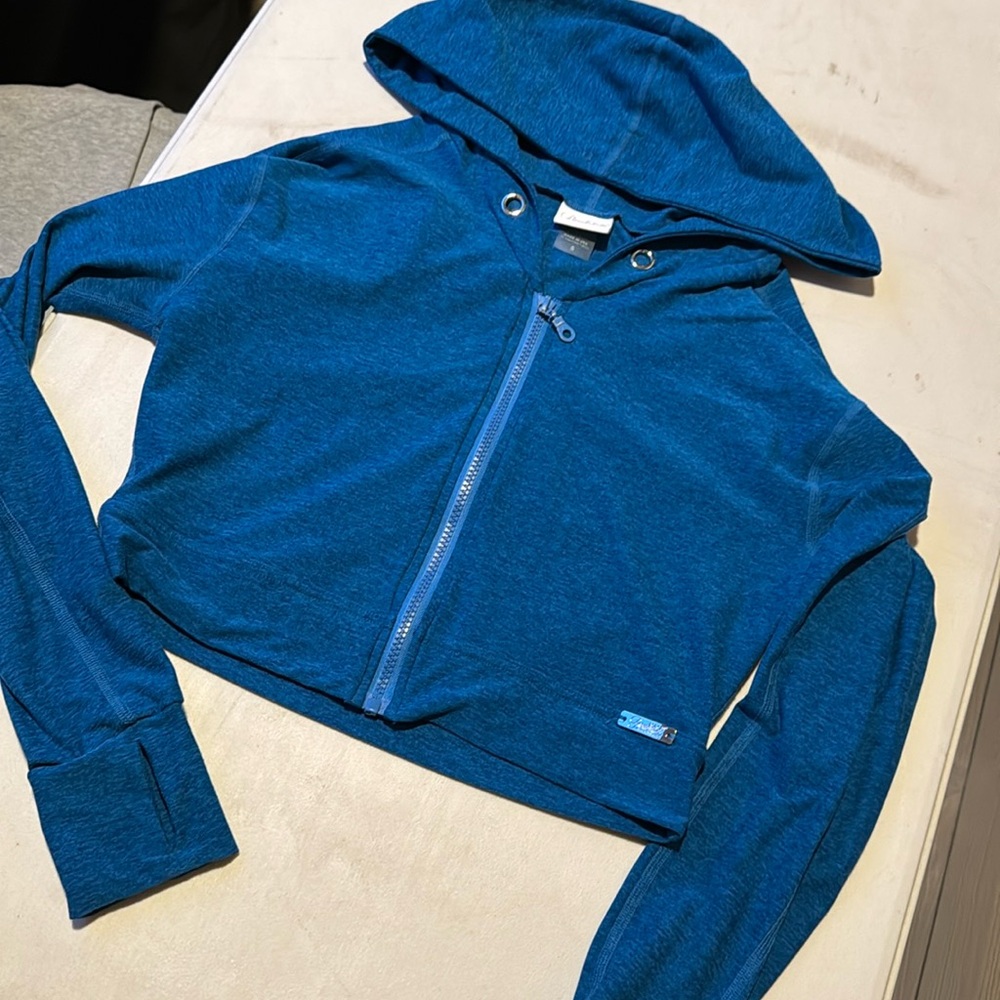 Bombshell crop hoodie